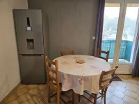 3-room apartment for rent by the week for 4 people, pets allowed Hôtels à : Salavas