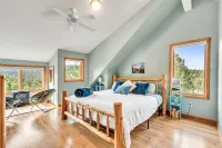 Solar Powered Peaceful Mtn Retreat~Fire Pit~Ev Charger~Cornhole~Foosball~AC