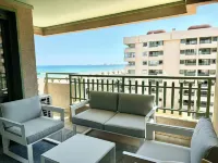 Charming 2-bedroom beach apartment in Patacona with AC, WiFi Hotels in Alboraya