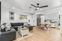 Modern 3Br Condo with Hot Tub, EV, High-End Coffee Machine & 10 Min Walk to Lake