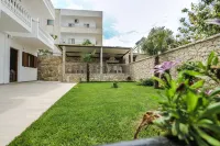 A comfortable home-away-from-home experience, close to everything in Ksamil.