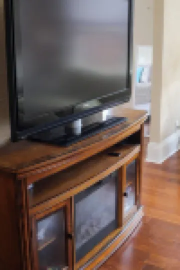 Two bedroom apartment in charming Hendersonville, walk to Main Street.