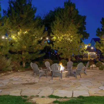 Luxury Retreat-Gourmet Kitchen, Playhouse, Hot Tub, & Steam Shower