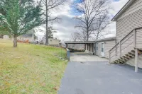 Apt w/ Lake Views - Day Trip to Virginia Tech!