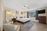 Las Vegas Oasis with Private Pool and Hot Tub 12-min from The Strip