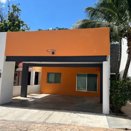4-Bedroom House in Delightful Valladolid with WiFi, AC