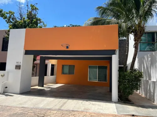 4-Bedroom House in Delightful Valladolid with WiFi, AC