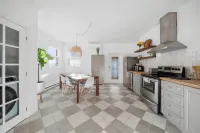 | Le Notre Dame 3 | River & City at the Gateway