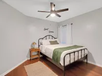 Charming 3-bedroom Pet Friendly house in tranquil Riverview Hotels in Riverview