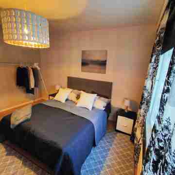 Spacious apartment with balcony and free WiFi Rooms