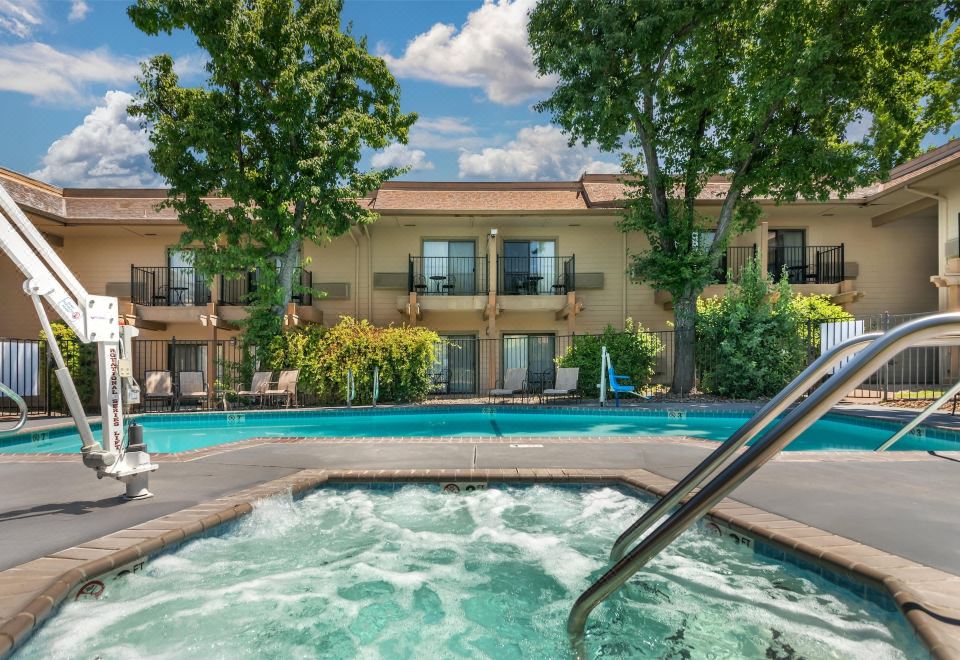 Best Western Plus Sonora Oaks Hotel and Conference CenterOver view