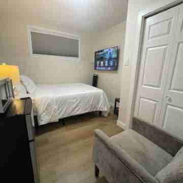 Femz - cozy room in a shared basement suite Rooms