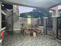 Fully-furnished townhouse, one car garage, near airport, ideal for families. Hotels in General Trias
