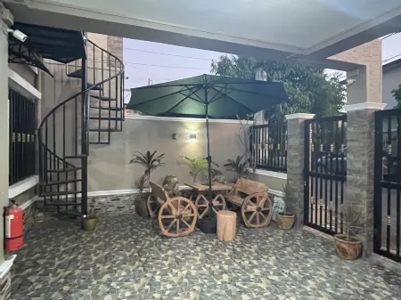 Fully-furnished townhouse, one car garage, near airport, ideal for families. Отели в г. Дженерал Триас