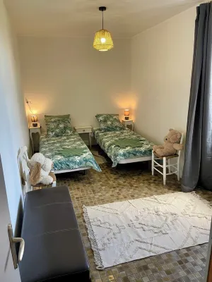 Lakeside country house. 25 min from puy du fou. Nature and calm Hotels in Monsireigne