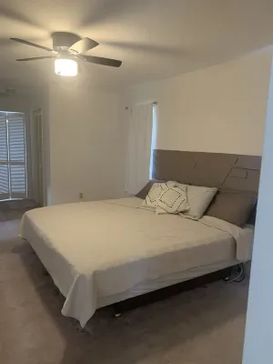 3/2 spacious house w/ screened in pool perfect for a BIG Family.getaway