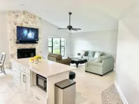 3-bedroom house on the water in brilliant Fort Myers with WiFi, AC. Hotels in Fort Myers Shores
