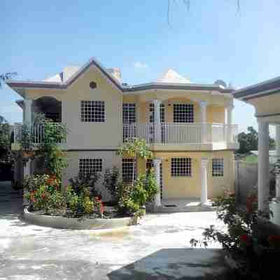 Souvenir House: 24 Elect, AC, WiFi, TV Cable, Fridge.... Hotel Exterior