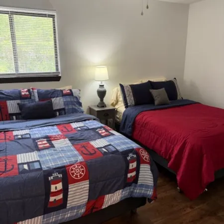 Charming 2-bedroom townhome in delightful New Bern with WiFi, AC