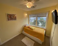 3 BDRM/2.5 Bath 8 Houses to Beach; Comfortable, No Crossing BLVD to get to Beach