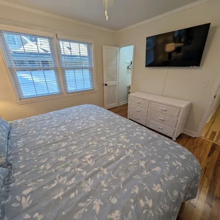 Charming Coastal Retreat in Willowbank near Downtown Georgetown