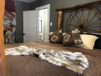 Hot Tub ~Game Room~Movie Room~Boat Parking~Privacy