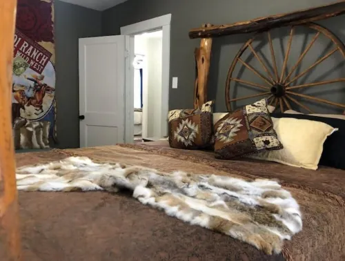 Hot Tub ~Game Room~Movie Room~Boat Parking~Privacy