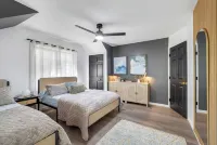 Perfect 5-bedroom house with private beach, indoor pool, in charming Carsonville