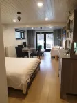 Spacious Studio, in wooded hiking/biking area. Near ASML. فنادق في 