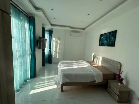 3 bedrooms apartment in welcoming Flic en Flac  with Sea View and Mountain View Отели рядом с достопримечательностью «Касела Уорлд оф Адвенчерс»