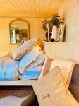Luxury Shepherd Hut - The Nimrod