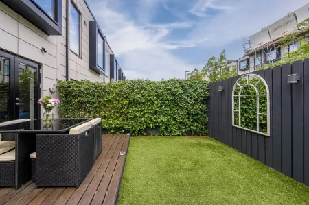 Cityscape MCR Townhouse - Free parking & garden Отели рядом со станцией Сальфорд-Кремниевая железнодорожная станция