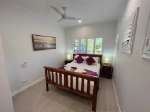 Tranquil Bali-Style 4 br lux beachside townhouse with own pool