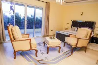 Tranquil 4Bedroom villa with private swimming pool in Naivasha โรงแรมใน