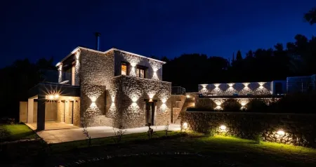 Orraon Luxury Villa  Unique panoramic view with infinity pool- 3 km from Lefkas