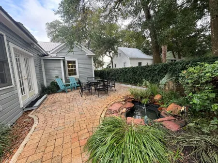 Historic Coastal Retreat: 3‑ Cape Cod Cottage w/ Courtyard, Porch & Bay Access