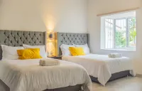 Spacious House with Private Pool Hotels in Las Gaviotas