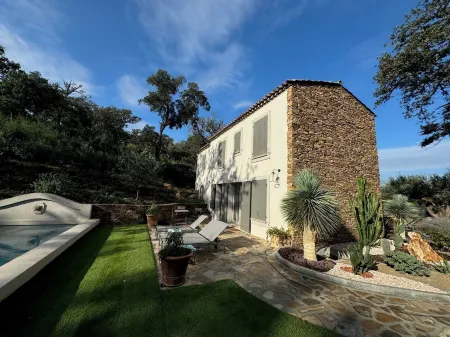 Renovated country house with large garden and swimming pool, quiet location, ideal for families Отели в г. Коголен