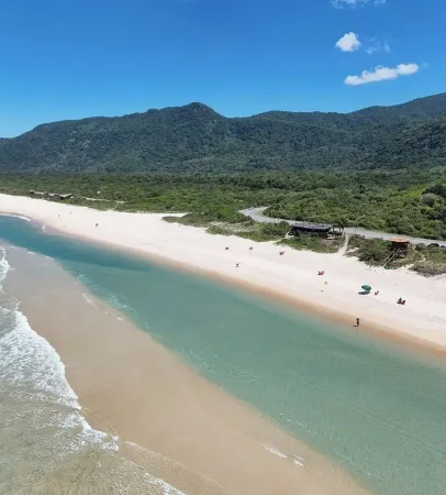 Apartment with large outdoor area to gather friends and family, close to the beach