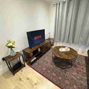 London Luton 1 Bedroom Apartment Sleeps 4 - Airport 7 Mins - Train Station 1 Min Others