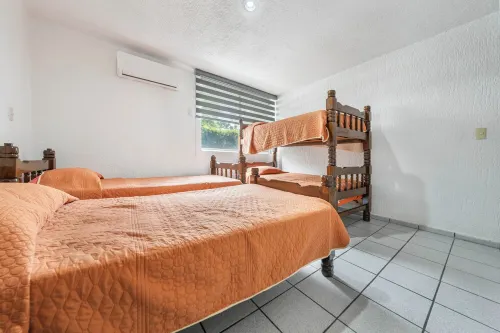 apartment in a quiet area with access to the beach