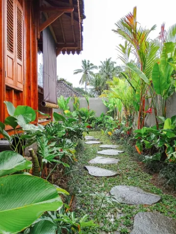 Charming cabin with free floating breakfast