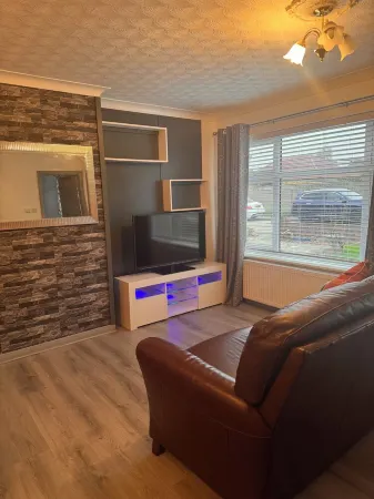 Spacious, Newly Decorated 4bedroom Family House in a quiet residential area Отели в г. Рейнхем