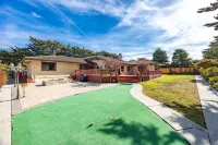 Spacious 4300 sq ft Bay Escape – On Golf Course & Near to Beach and Trials