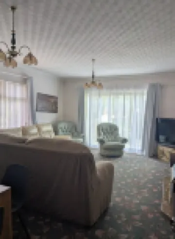 4 Bedroom bungalow in Swansea. Just a shot drive to Mumbles and great beaches.