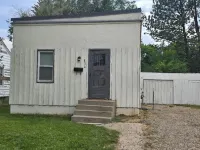 Charming 2-bedroom cottage in Craig--Walk to Shops, Dining & Downtown Activities Hotels in Craig