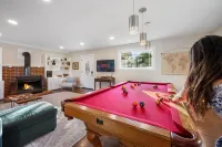 Belaire Lake Retreat, Cozy 2BR with Firepit & Kayaks