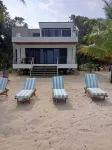 Fantastic, ,2-BR, Sea Front Villa in Placencia , Belize, Kayaks, & Paddle Boards Hotel a Surfside