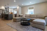 Charming 3-bedroom house in wonderful Downtown Greenville Area Hotels in Parker