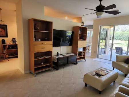 3-bedroom Townhome in Estero with easy access resort pool, pickleball WiFi, AC
